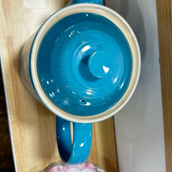 Le Creuset grand Caribbean Blue Ceramic Teapot 1.3qt new - Picture 7 of 7